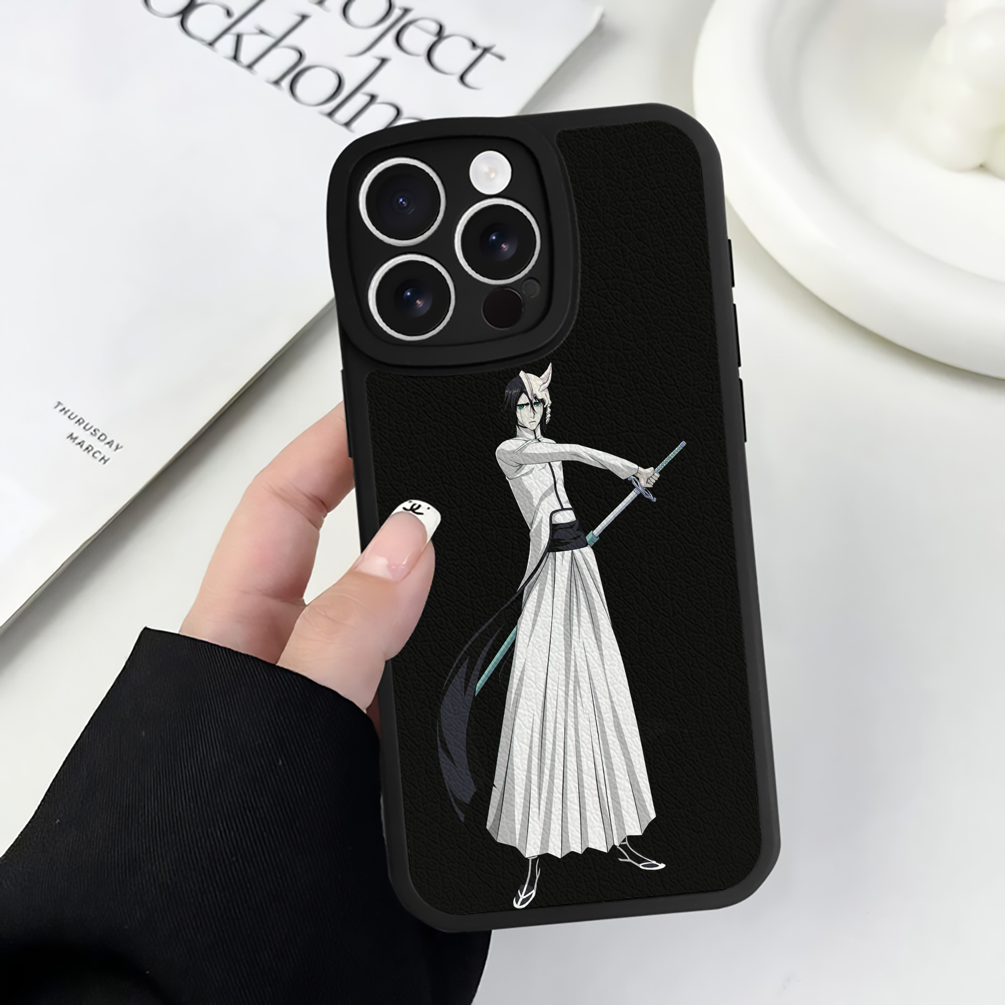 （画像用） ブリーチ ウルキオラ·シファー BLEACH Ulquiorra cifer 【iPhone 16シリーズ対応】シリコンスマホケース（レザー調） 材質：シリコン